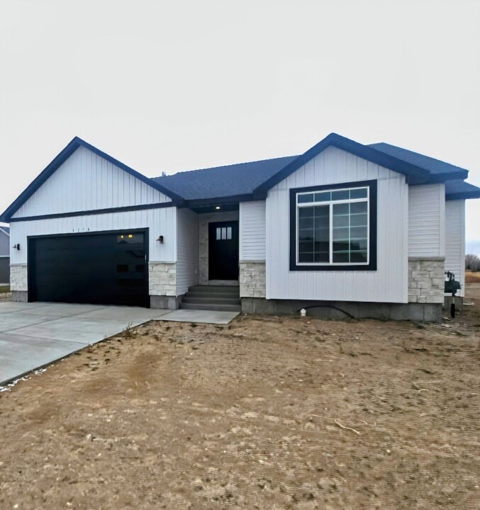 6856 S 9th W in Idaho Falls, ID - Building Photo