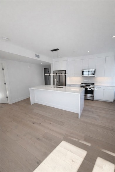 65 L St, Unit 301 in Boston, MA - Building Photo - Building Photo