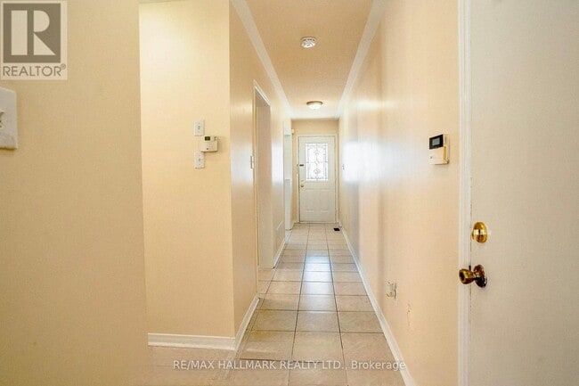 384 Flagstone Way in Newmarket, ON - Building Photo - Building Photo