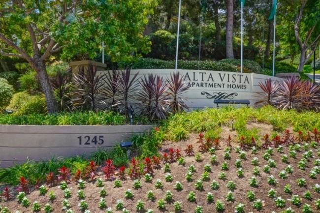 Alta Vista Apartments in Escondido, CA - Foto de edificio - Building Photo