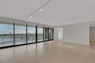 3 Grove Isle Dr in Coral Gables, FL - Building Photo - Building Photo