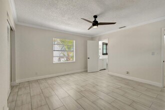 1225 16th Ave N, Unit B in Lake Worth Beach, FL - Foto de edificio - Building Photo
