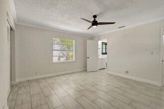 1225 16th Ave N, Unit B in Lake Worth Beach, FL - Building Photo - Building Photo