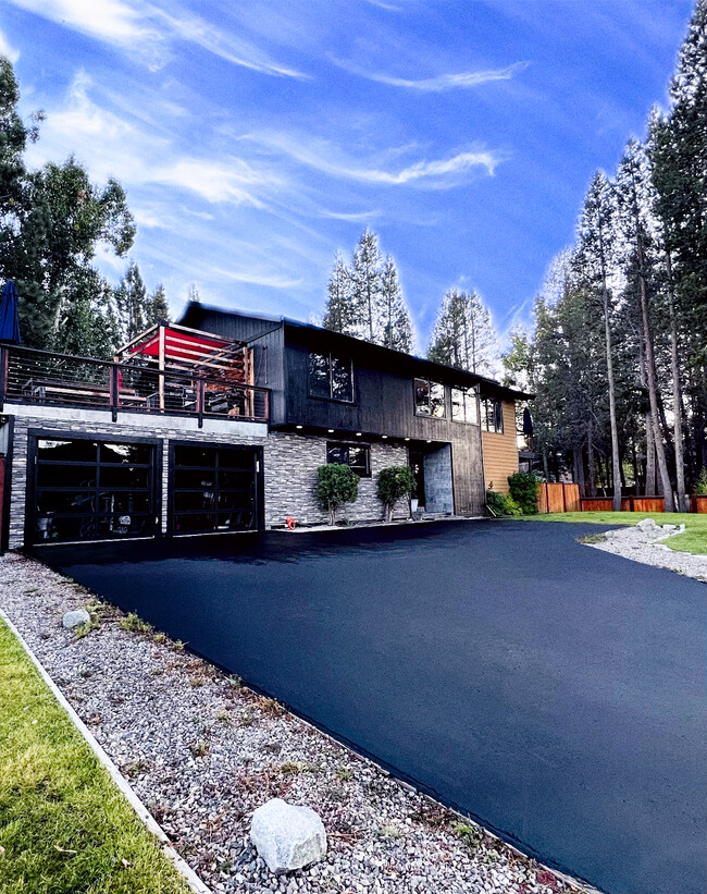 2260 Dover Dr in South Lake Tahoe, CA - Building Photo - Building Photo