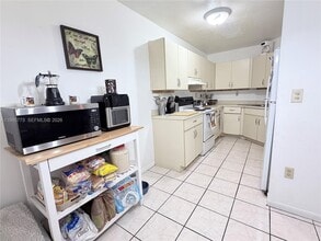 954 NW 14th St in Homestead, FL - Building Photo - Building Photo