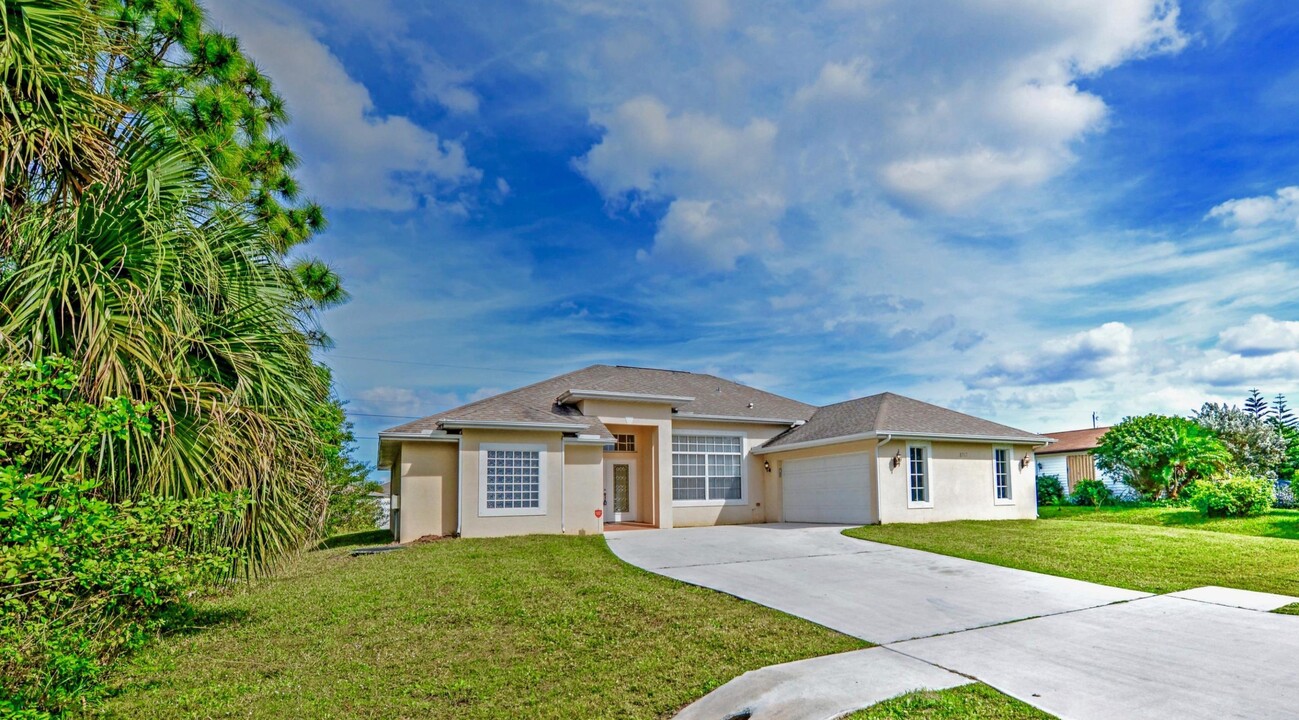 3717 SW Swope St in Port St. Lucie, FL - Building Photo