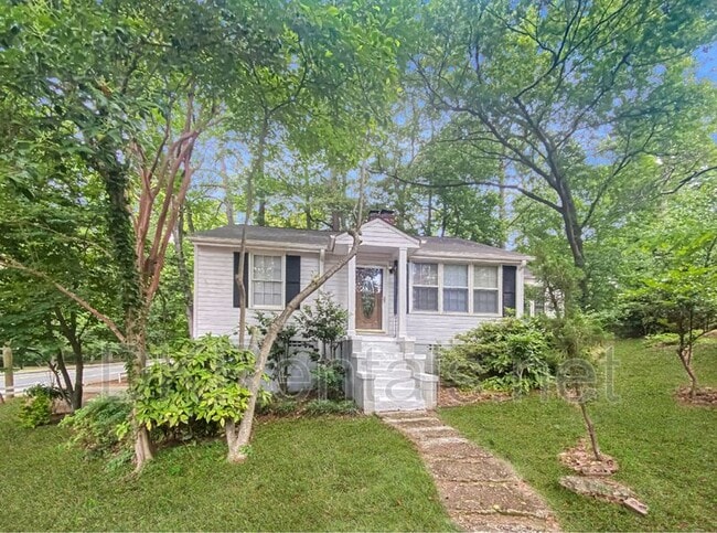property at 763 N Park Dr SE
