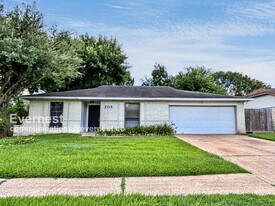 203 Woodvale Dr in League City, TX - Building Photo