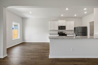 10377 Red Cardinal Dr in Cleveland, TX - Building Photo - Building Photo