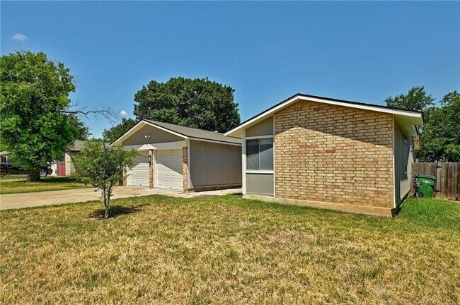 906 Cactus Dr in Round Rock, TX - Building Photo - Building Photo