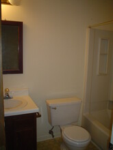 5648 Thea Ln in Raleigh, NC - Foto de edificio - Building Photo