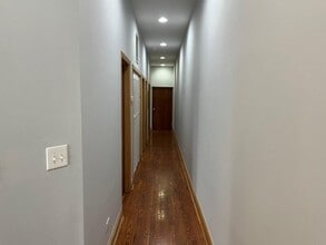 1918 W Cermak Rd, Unit 3 in Chicago, IL - Building Photo - Building Photo