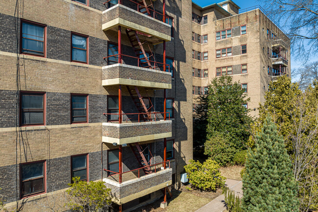 Laurel Condominiums in Hartford, CT - Building Photo - Building Photo