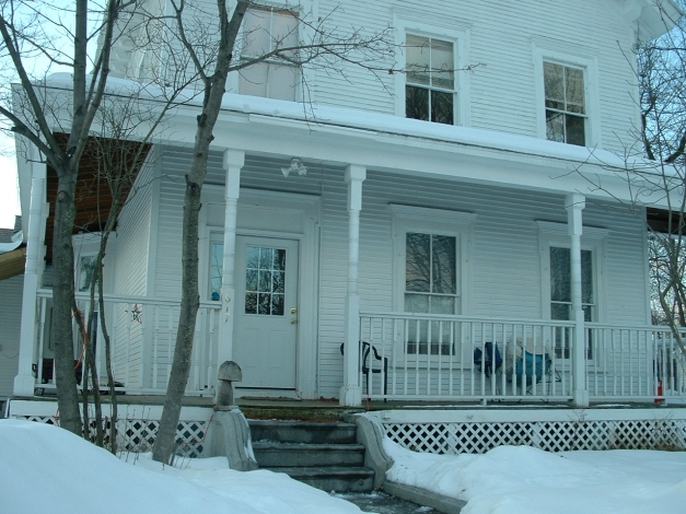 617 Depot St in Chester, VT - Building Photo