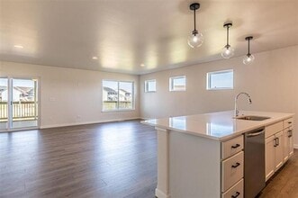 1140 Dahnovan Dr in North Liberty, IA - Building Photo - Building Photo