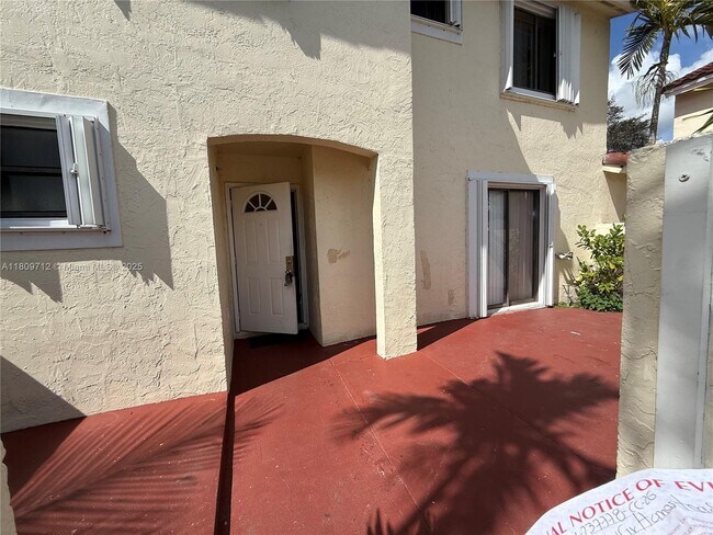 3208 San Remo Cir in Homestead, FL - Building Photo - Building Photo