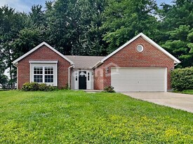 682 Whippoorwill Dr in Cincinnati, OH - Building Photo