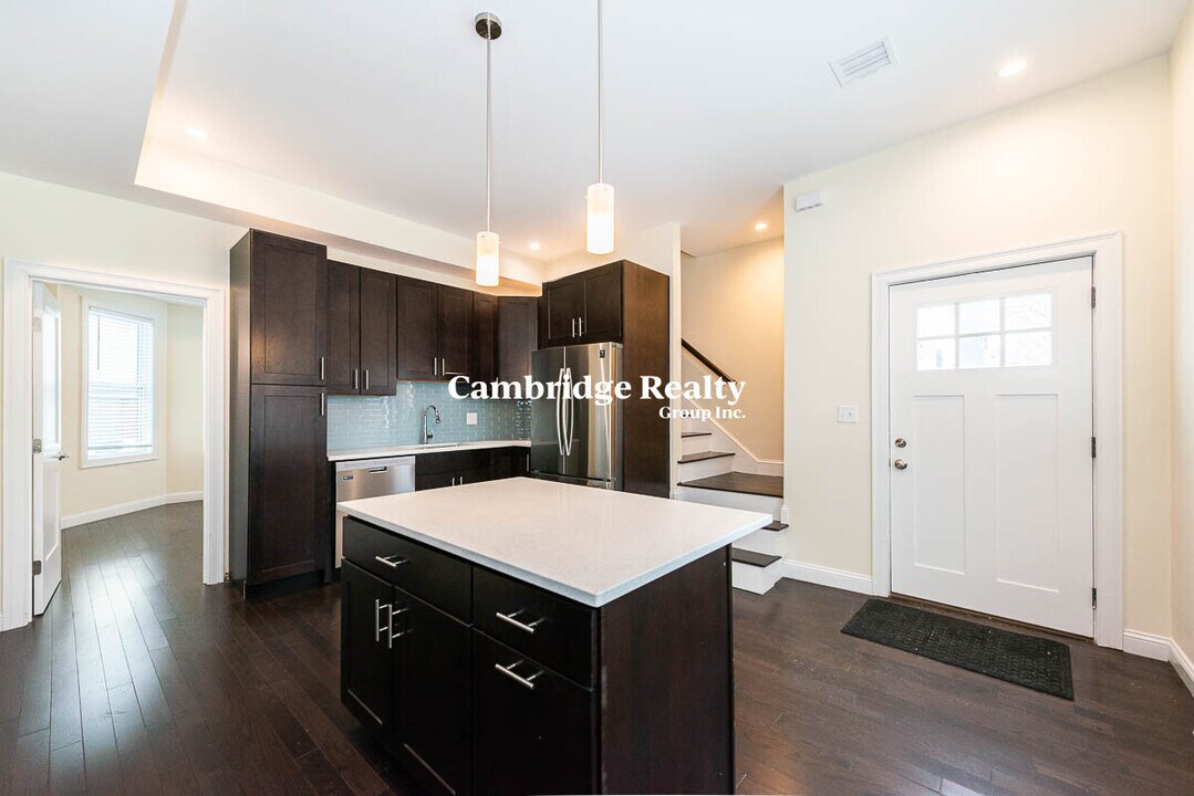 5 Malvern Ter in Medford, MA - Building Photo