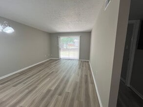 301 E Second St in Springfield, GA - Foto de edificio - Building Photo