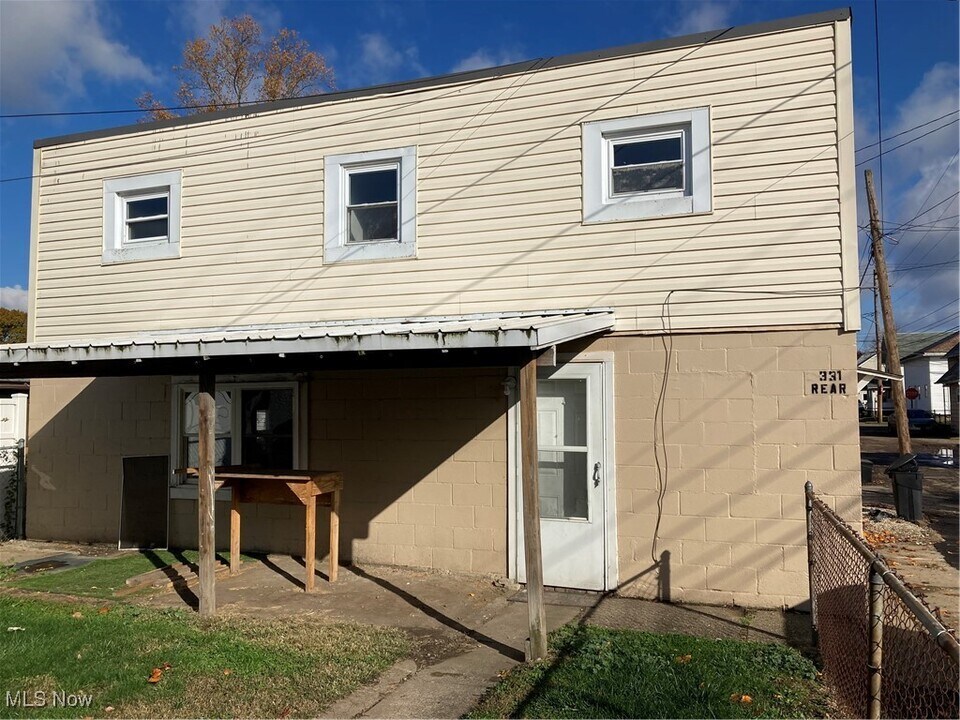 331 Front Ave SW in New Philadelphia, OH - Building Photo