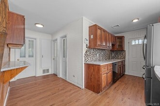 172 Front Ave in Brentwood, NY - Building Photo - Building Photo