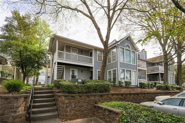 402 Olde Mill Ln in Norcross, GA - Foto de edificio - Building Photo