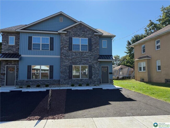 958 Hilton St in Bethlehem, PA - Building Photo - Building Photo