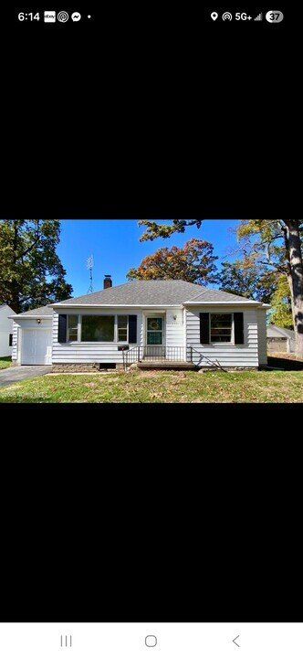 3331 Van Fleet Pky in Toledo, OH - Building Photo