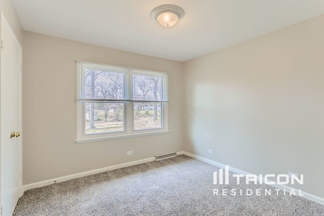 7221 Red Oak Dr in Crystal Lake, IL - Building Photo - Building Photo