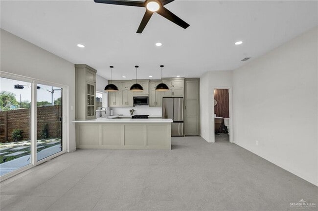 26 Bicentennial Blvd in McAllen, TX - Building Photo - Building Photo