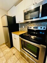 20 2nd St, Unit 1705 in Jersey City, NJ - Foto de edificio - Building Photo