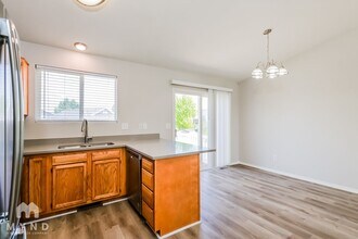 4246 W 5325 S in Roy, UT - Foto de edificio - Building Photo