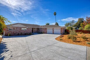 413 Hill St in Capitola, CA - Building Photo