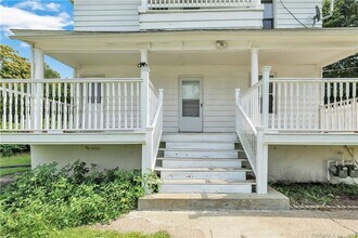 130 Long Hill Ave in Shelton, CT - Building Photo - Building Photo