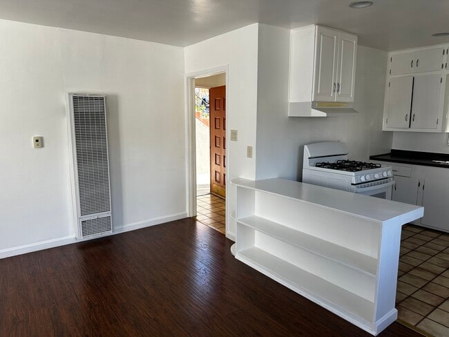 5003 Aldama St, Unit 5003 in Los Angeles, CA - Foto de edificio - Building Photo