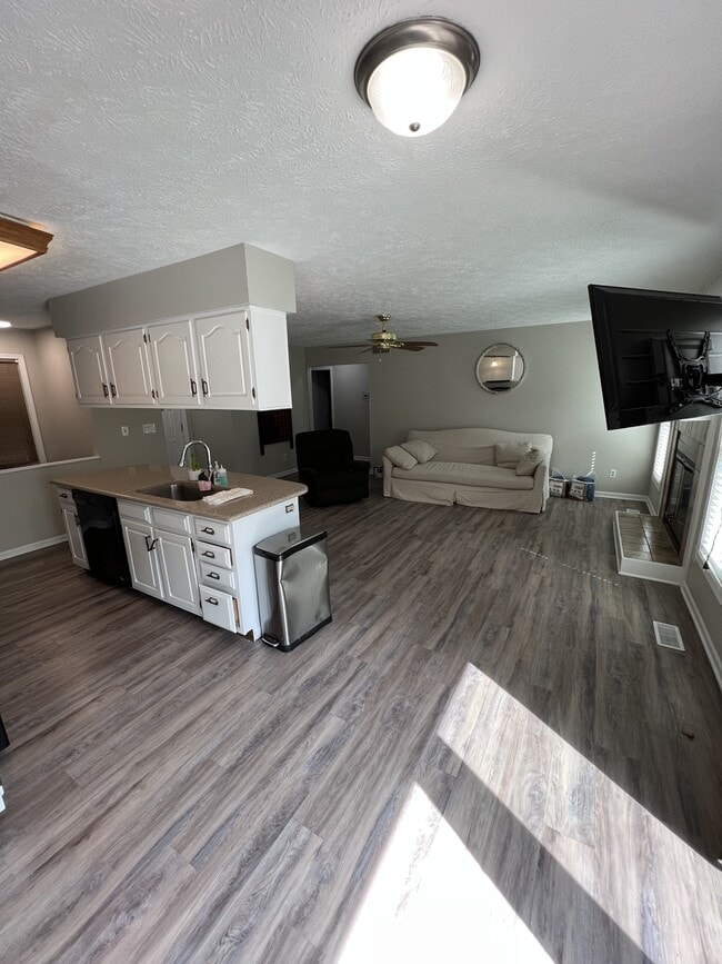 15867 Wood Rd in Lansing, MI - Building Photo - Building Photo