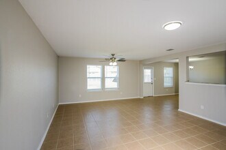 11753 Silver Sky in San Antonio, TX - Building Photo - Building Photo