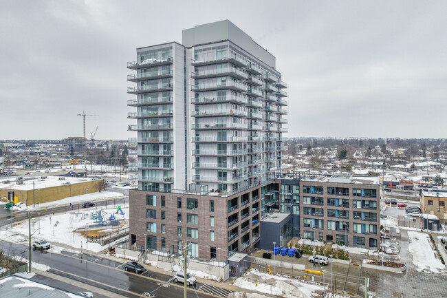 The Davis Residences in Newmarket, ON - Building Photo - Building Photo