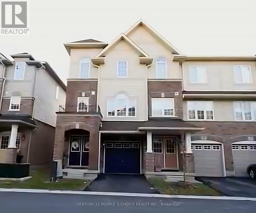 10 England Ter in Hamilton, ON - Building Photo