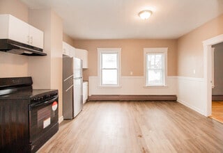 77 Cohasset St, Unit 2 in Worcester, MA - Building Photo - Building Photo