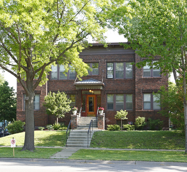 1753 Marshall Ave in St. Paul, MN - Foto de edificio - Building Photo