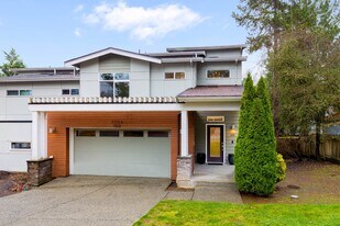 7704 151st Ave NE in Redmond, WA - Building Photo