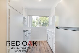 15405 Vanowen St in Los Angeles, CA - Building Photo - Building Photo