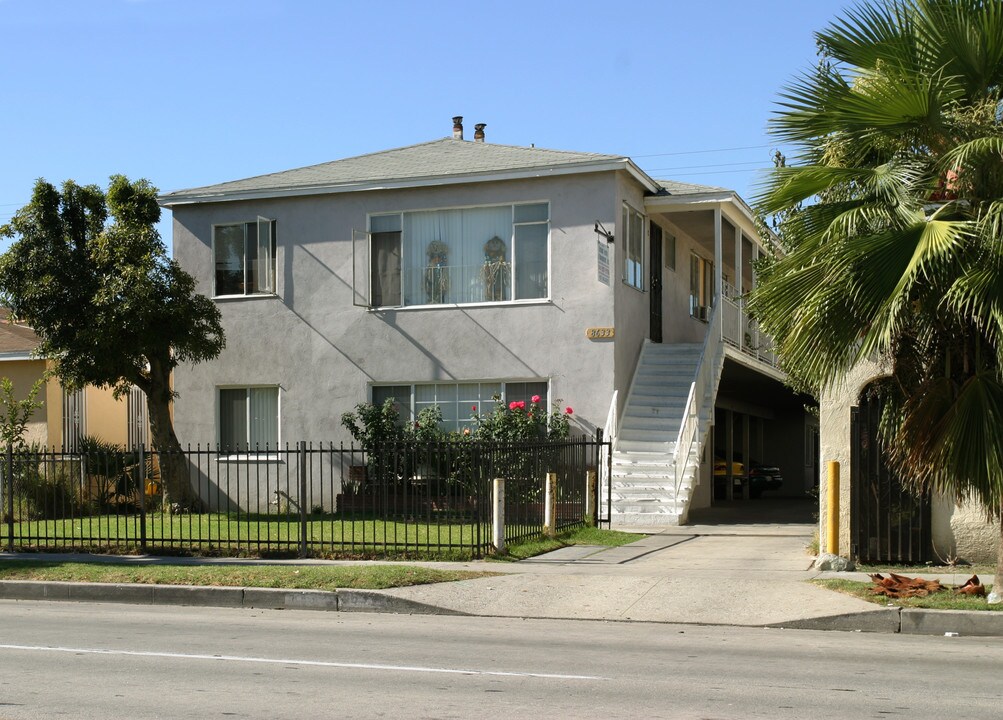 8633 State St in South Gate, CA - Foto de edificio