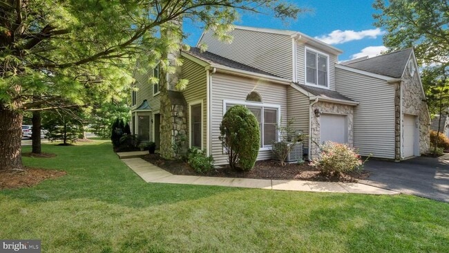 property at 48 Walton Ct