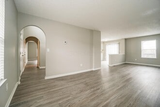 1021 Okatie Dr in Galloway, OH - Foto de edificio - Building Photo