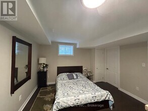 5147 Angel Stone Dr in Mississauga, ON - Building Photo - Building Photo