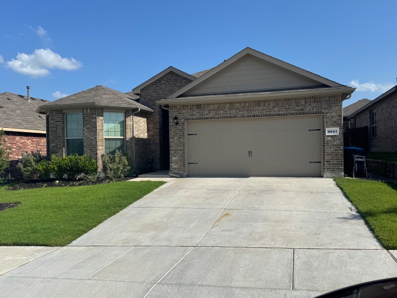 9641 Cherryville Rd in Fort Worth, TX - Building Photo