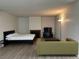 4640 Koval Ln in Las Vegas, NV - Building Photo