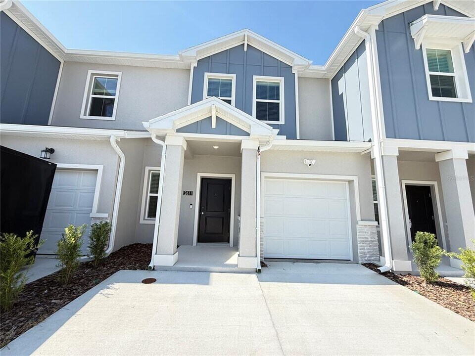2611 Skyline Lp in Kissimmee, FL - Foto de edificio